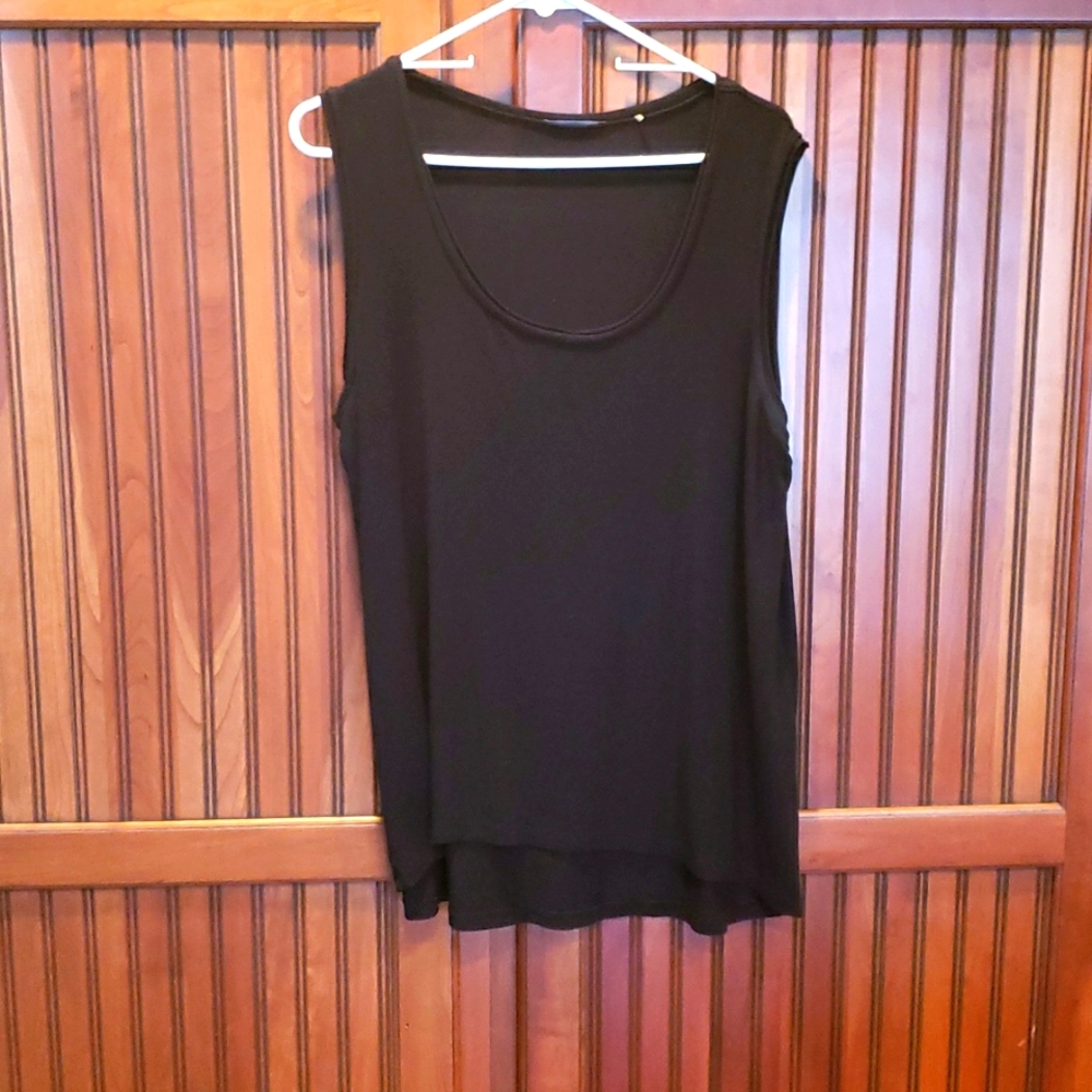 Womens Sleeveless Scoop Neck Shirt